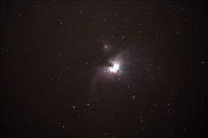 M42 Orionnevel Skywatcher 200 mm Newton-reflector, 2xBarlowlens, Canon EOS 1200D in primair brandpunt, ISO-400, f/10, 27x15 seconden belichtingstijd (27-02-2015) 